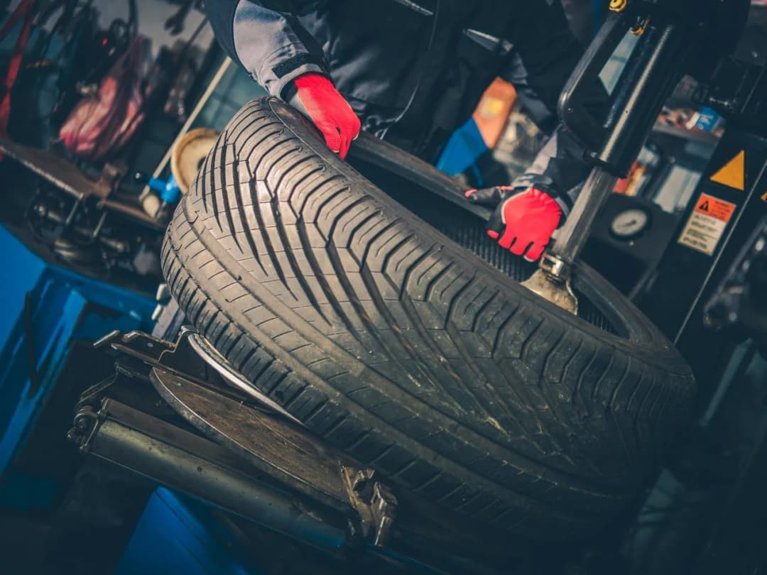 Ile waży opona samochodowa? Poznaj wagi i czynniki wpływające na nie