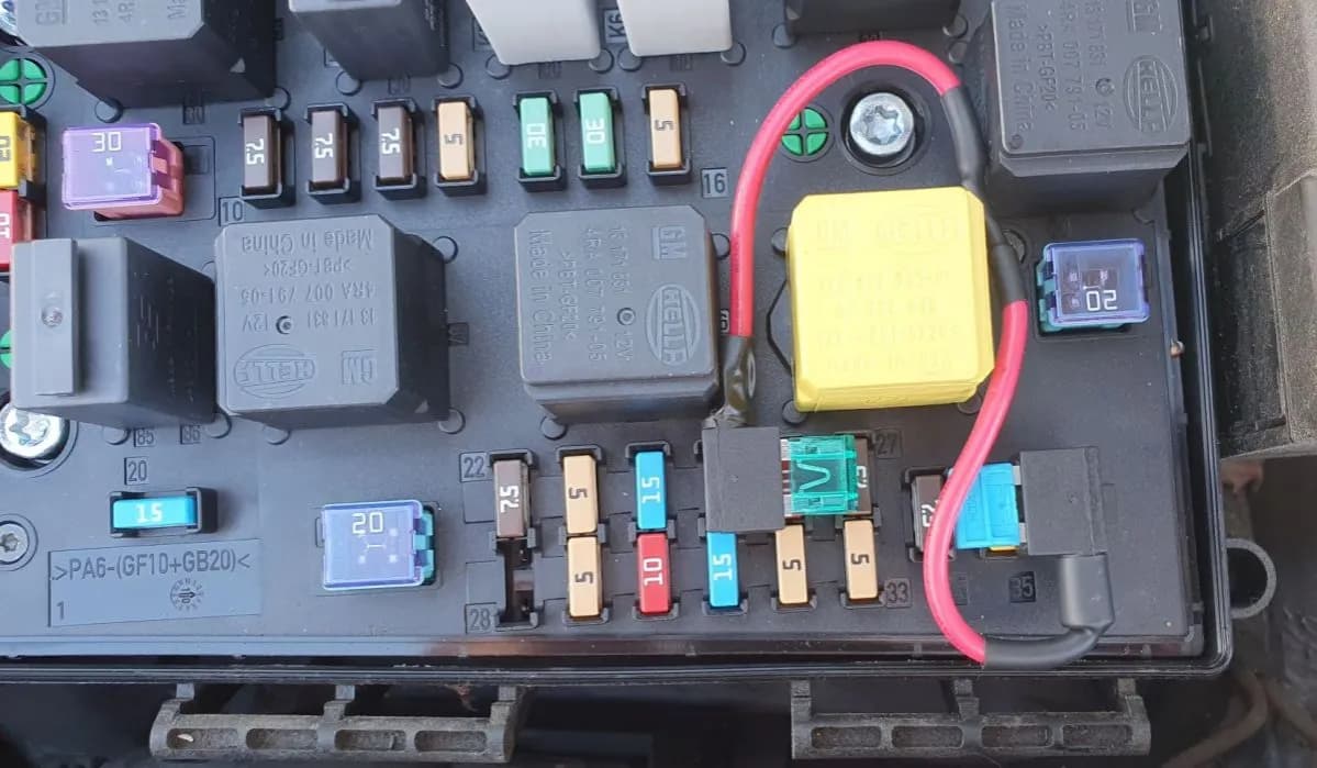 Czy zapalniczka samochodowa działa bez kluczyka? Sprawdź!