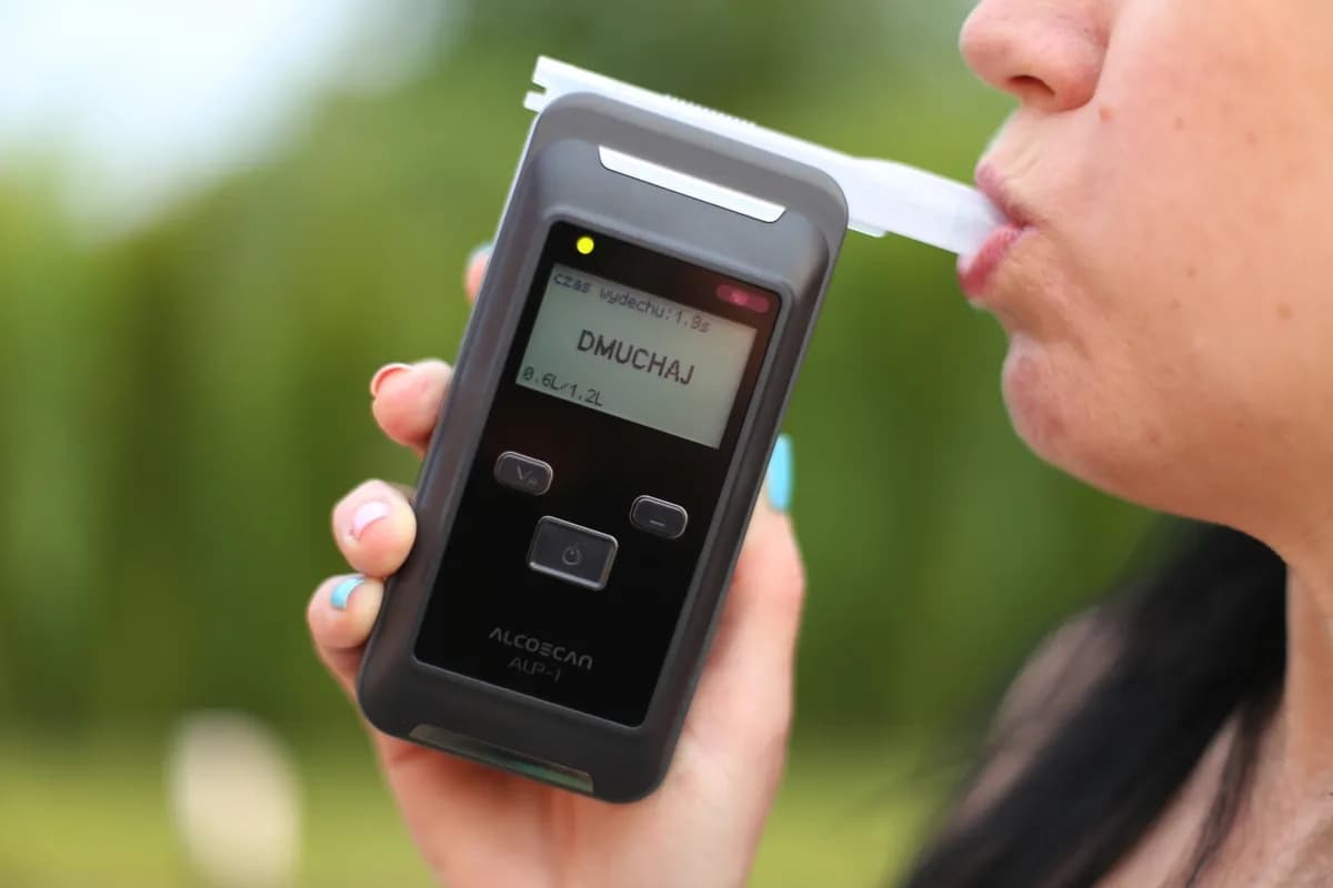 Jak oszukać alkomat? Fakty, mity i konsekwencje 2025