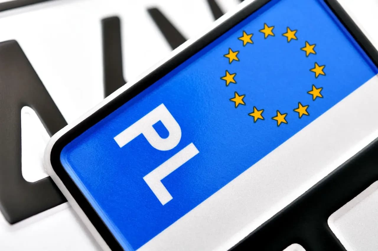 Ile kosztuje rejestracja samochodu 2025? Sprawdź kluczowe opłaty